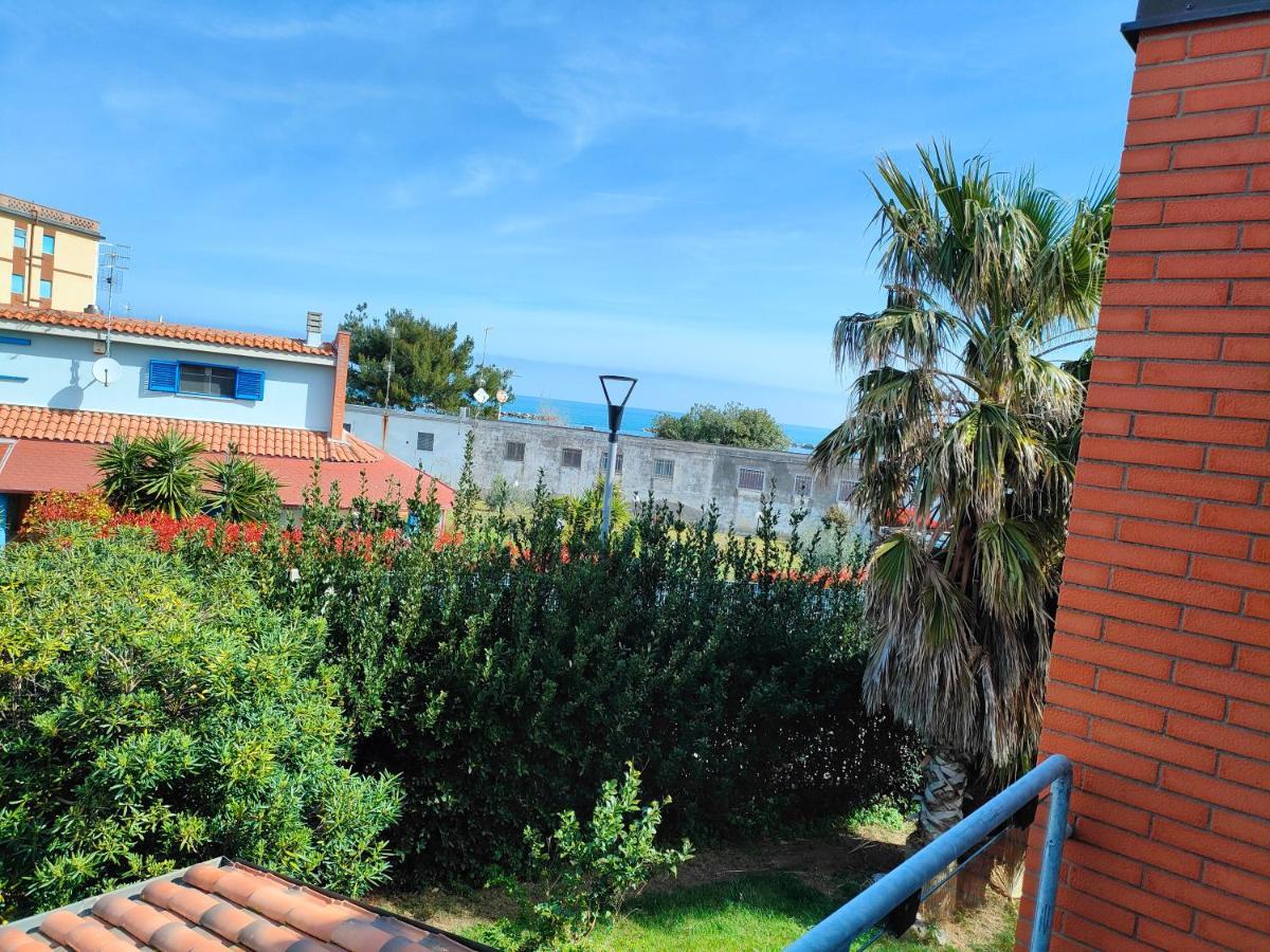 Villetta Sul Mare แตร์โมลิ ภายนอก รูปภาพ